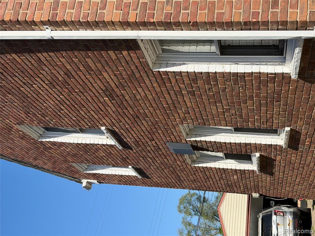 16185 Manor Street Property Photo 3