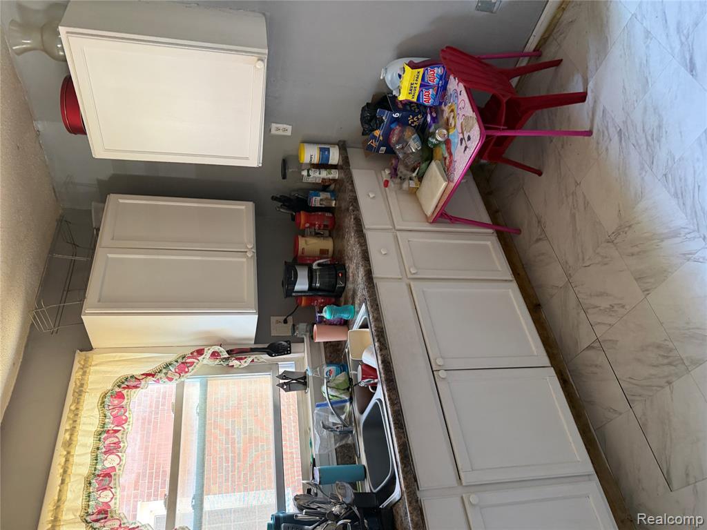 16185 Manor Street Property Photo 5
