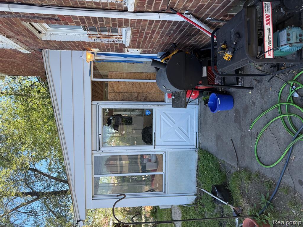 16185 Manor Street Property Photo 8