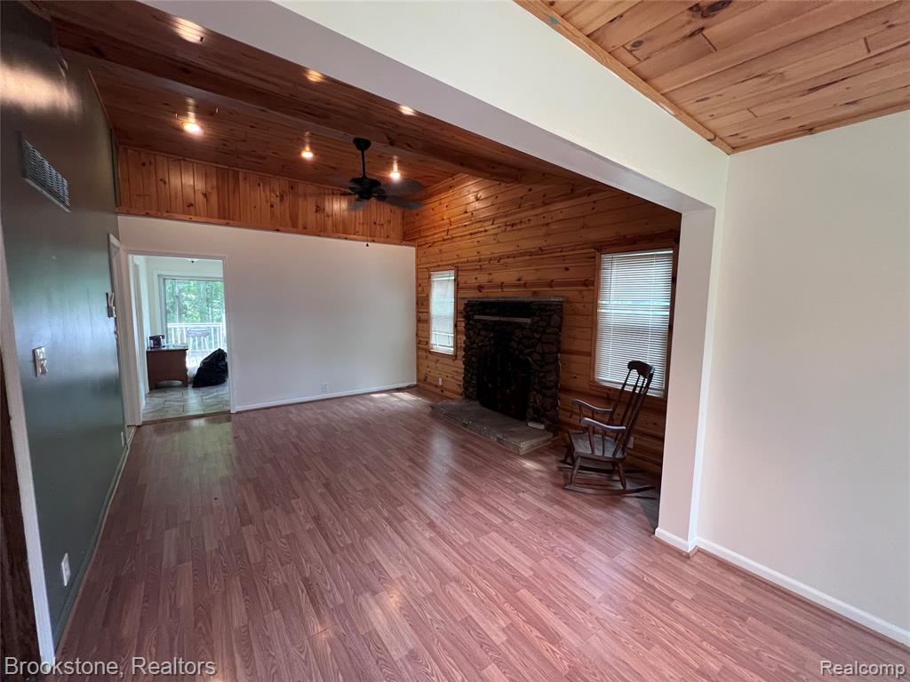 3256 Lakeview Boulevard Property Photo 3
