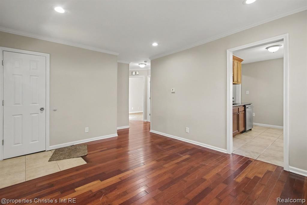 8154 Prospect Avenue Property Photo 5