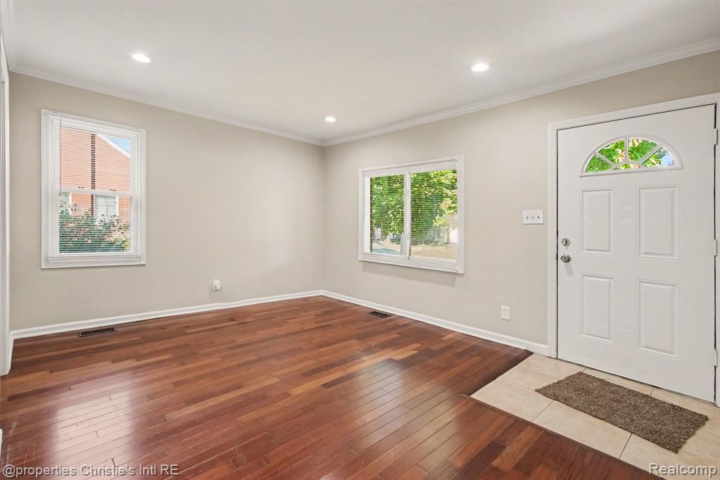 8154 Prospect Avenue Property Photo 6