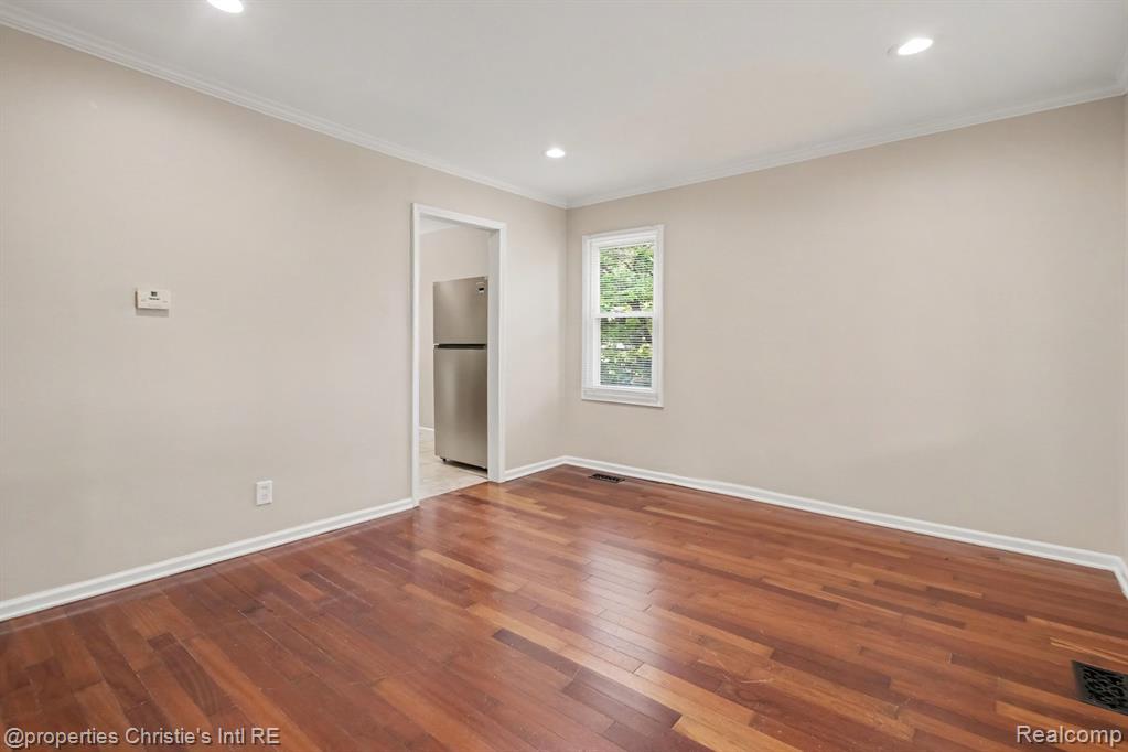 8154 Prospect Avenue Property Photo 7