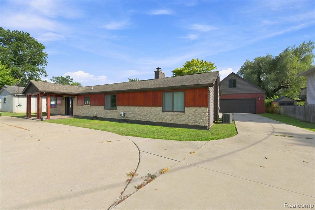 25800 N River Road Property Photo 9