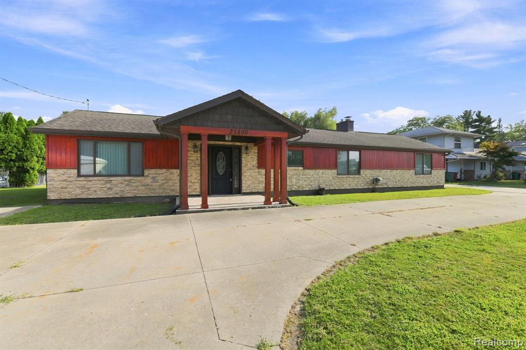 25800 N River Road Property Photo 10