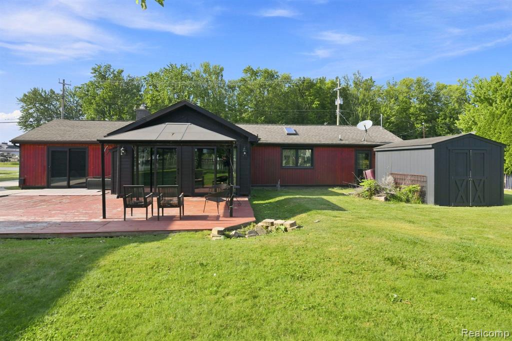 25800 N River Road Property Photo 11