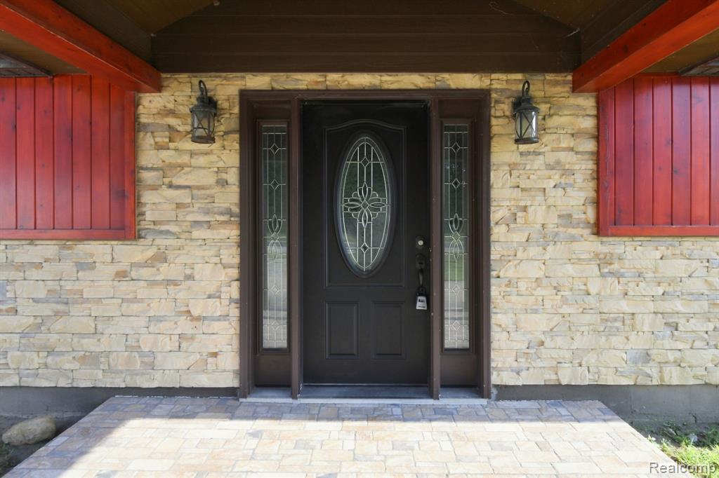 25800 N River Road Property Photo 12