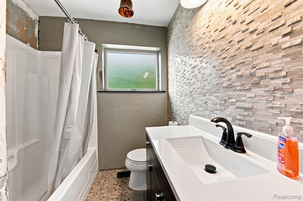 25800 N River Road Property Photo 30