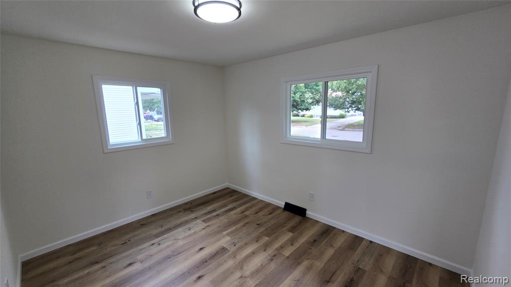 3734 Holly Avenue Property Photo 7