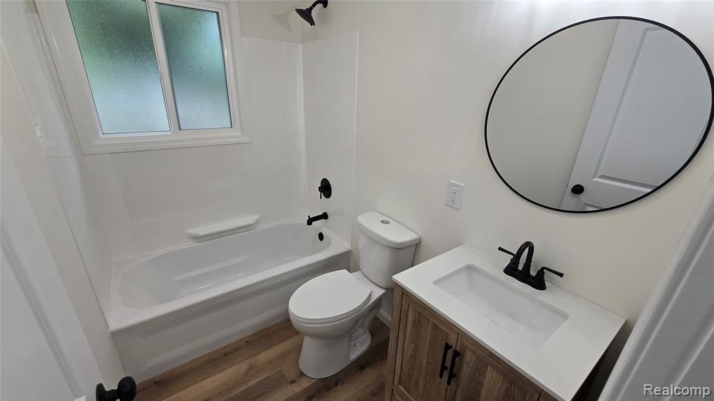 3734 Holly Avenue Property Photo 8