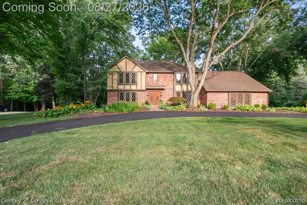 8890 Northampton Drive Property Photo 1