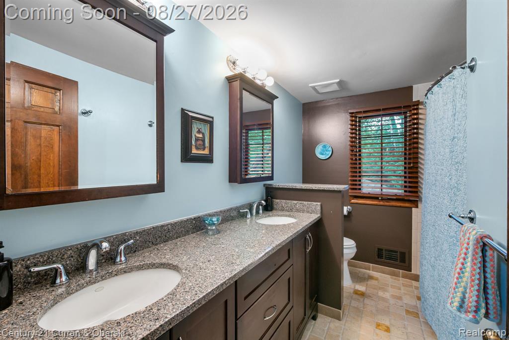 8890 Northampton Drive Property Photo 47