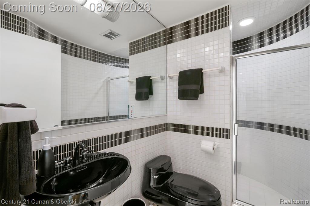 8890 Northampton Drive Property Photo 52