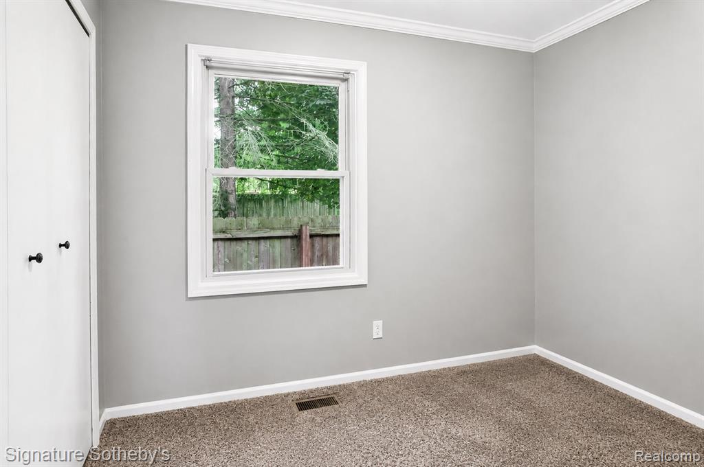 4137 W Allen Road Property Photo 17