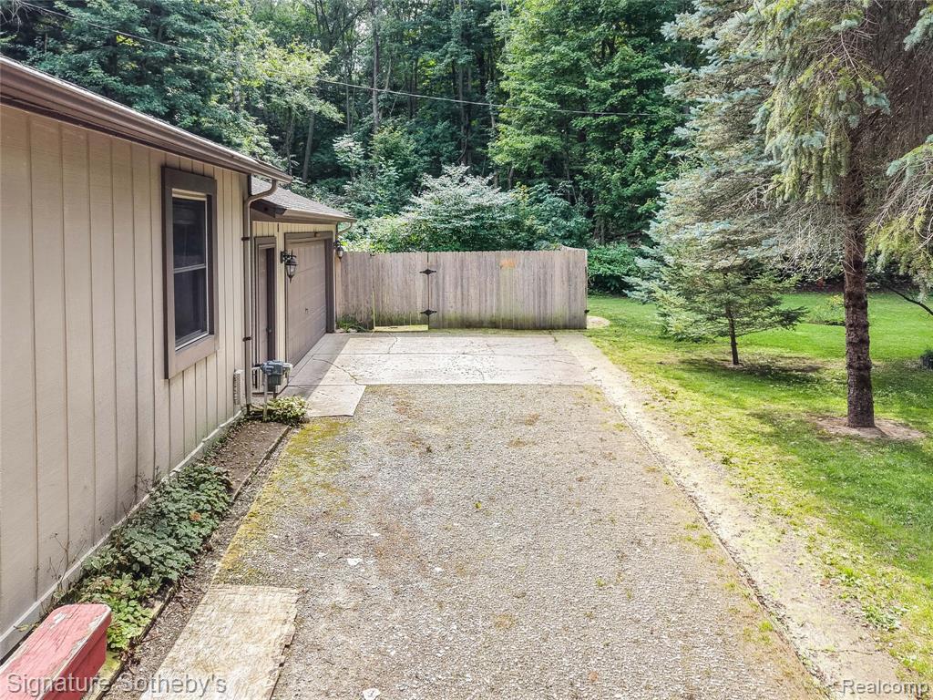 4137 W Allen Road Property Photo 26