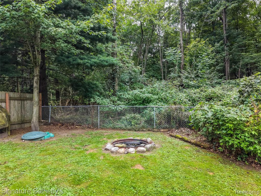 4137 W Allen Road Property Photo 31