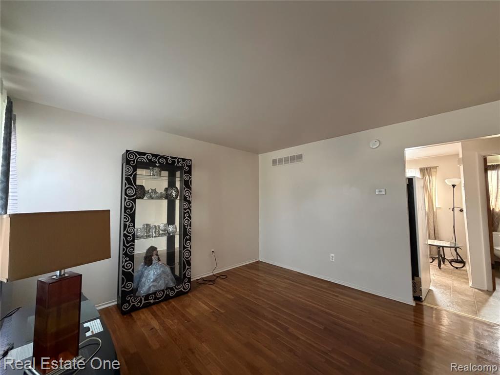 23517 Baker Street Property Photo 3