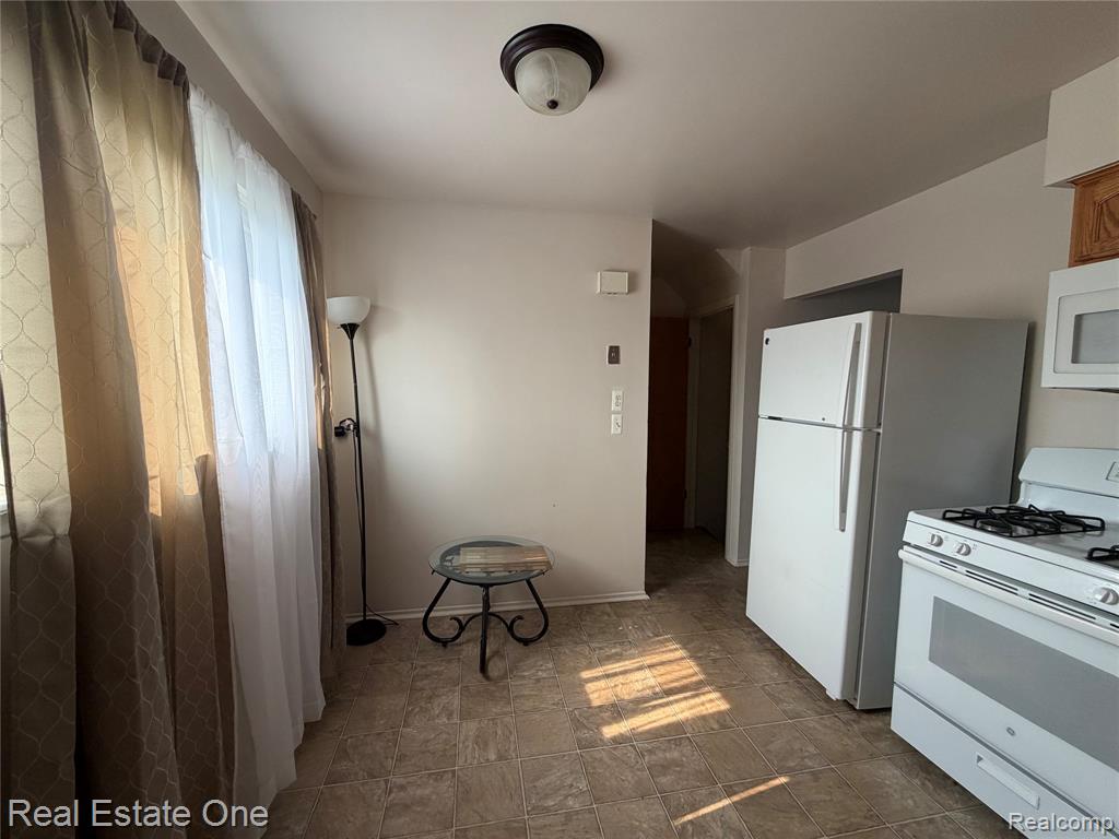 23517 Baker Street Property Photo 6