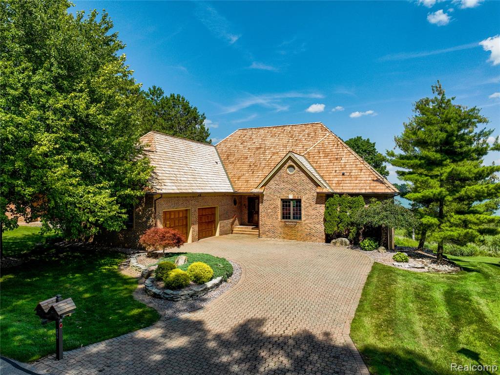 62 Chateaux Du Lac Drive Property Photo 1