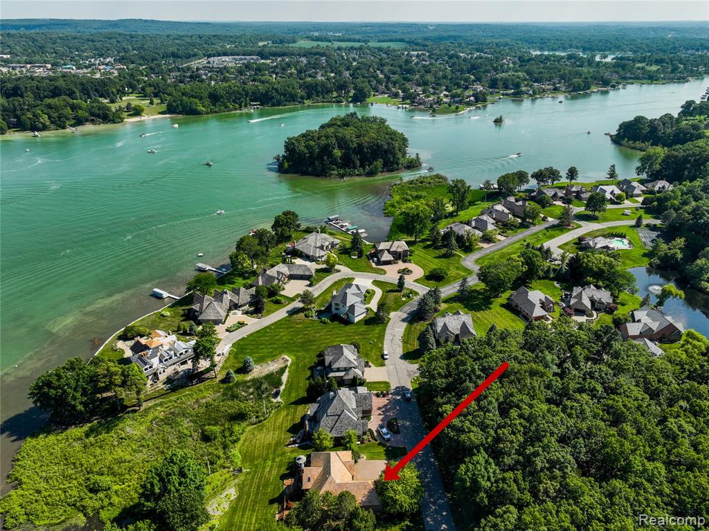 62 Chateaux Du Lac Drive Property Photo 3