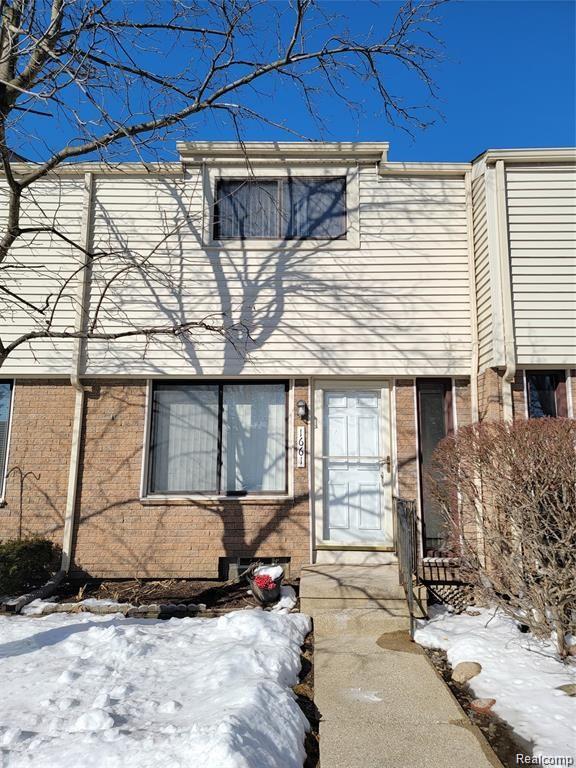 1661 WIMBLEDON Property Photo 1