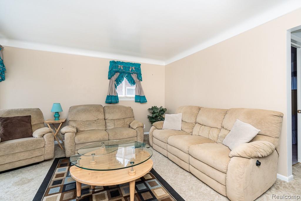25305 Campbell Avenue Property Photo 6
