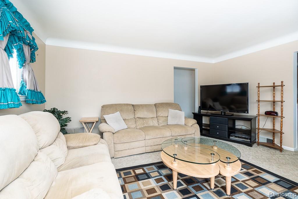 25305 Campbell Avenue Property Photo 7
