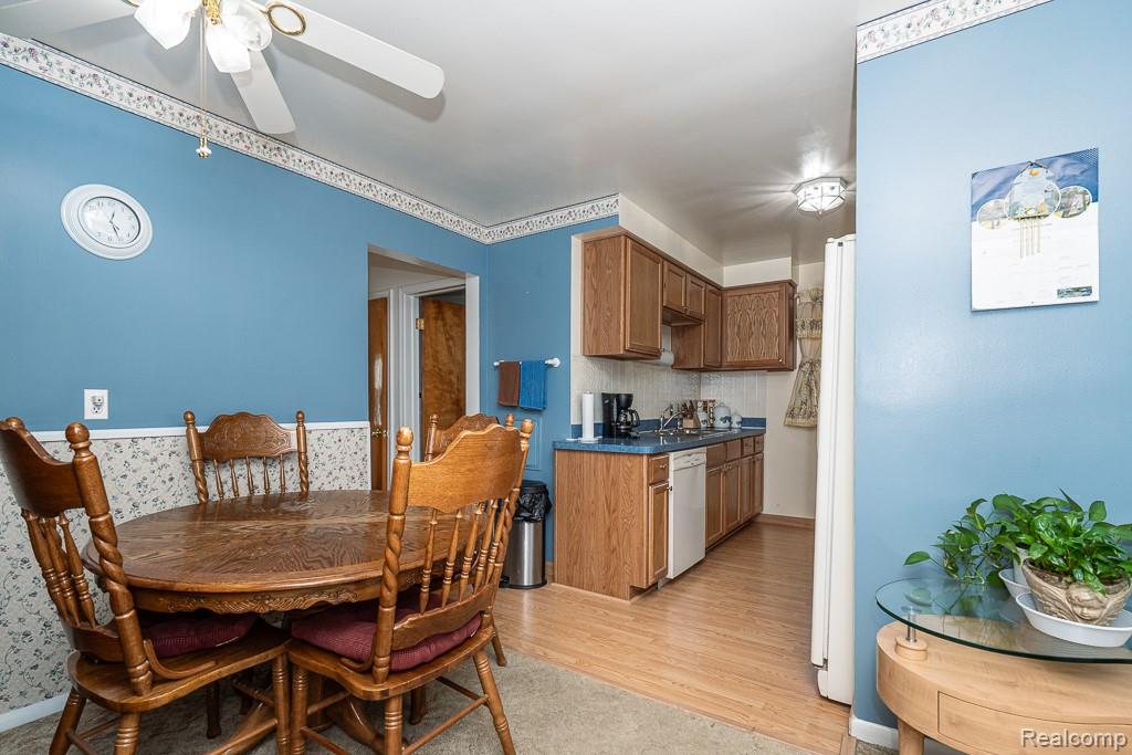 25305 Campbell Avenue Property Photo 11