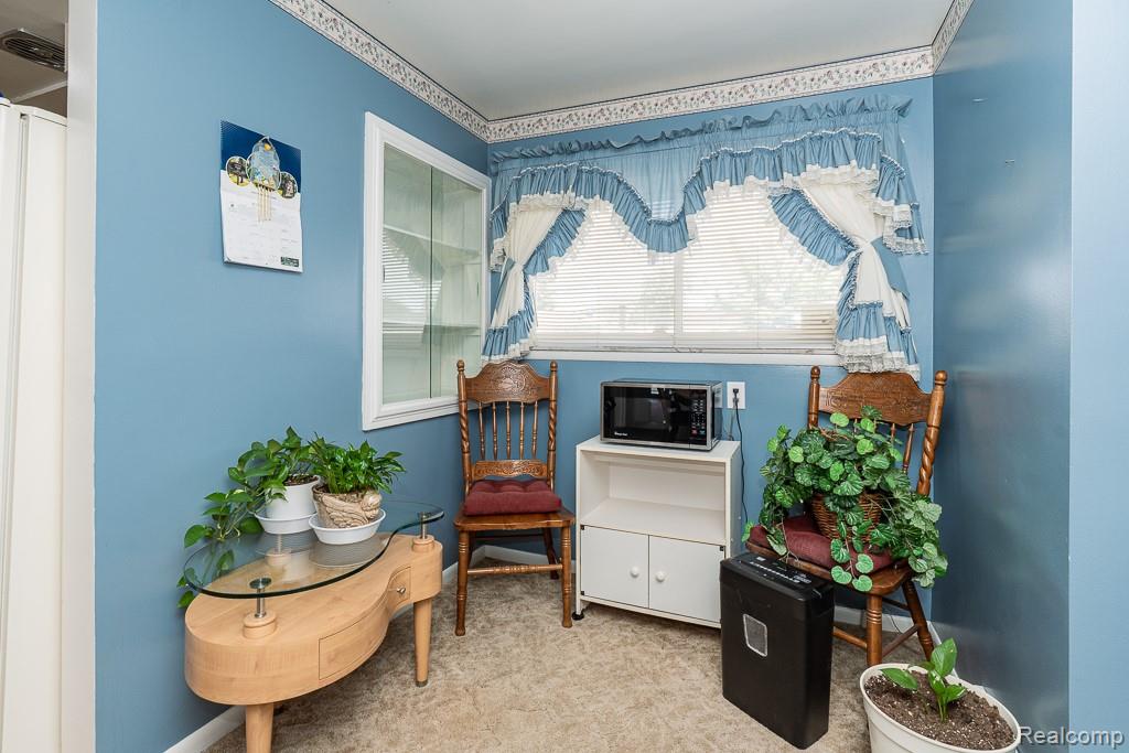 25305 Campbell Avenue Property Photo 12