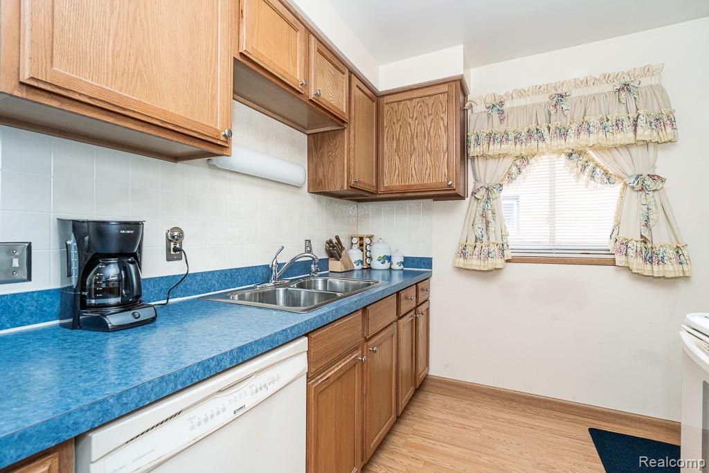 25305 Campbell Avenue Property Photo 15