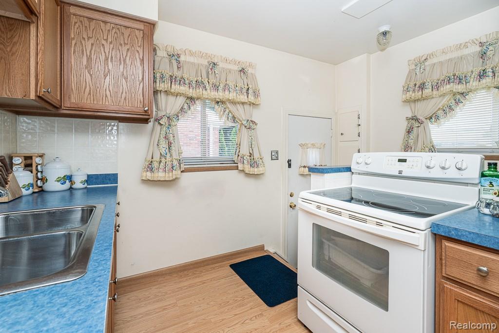 25305 Campbell Avenue Property Photo 16