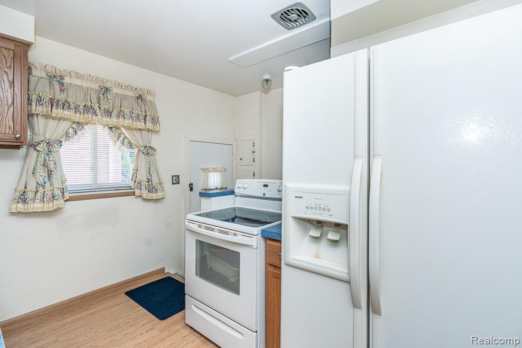 25305 Campbell Avenue Property Photo 17