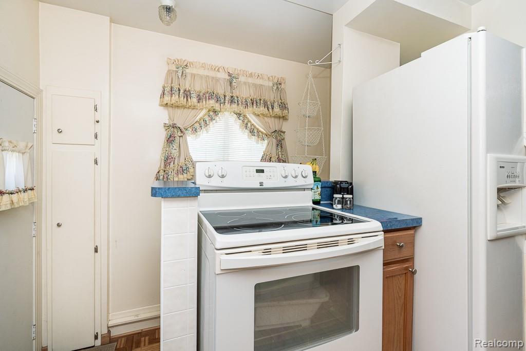 25305 Campbell Avenue Property Photo 18