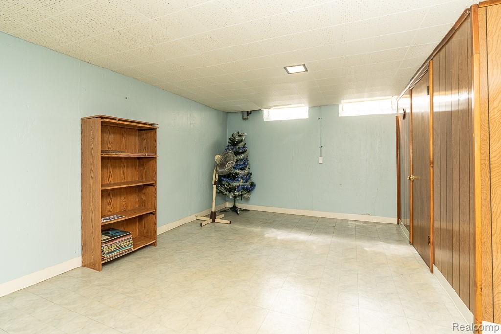 25305 Campbell Avenue Property Photo 32