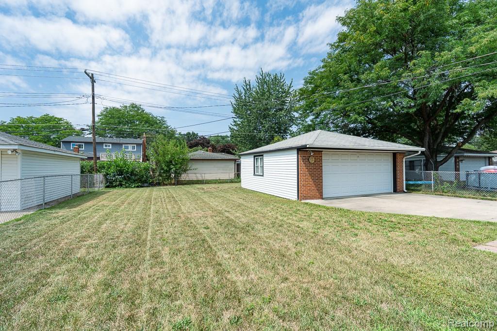 25305 Campbell Avenue Property Photo 33
