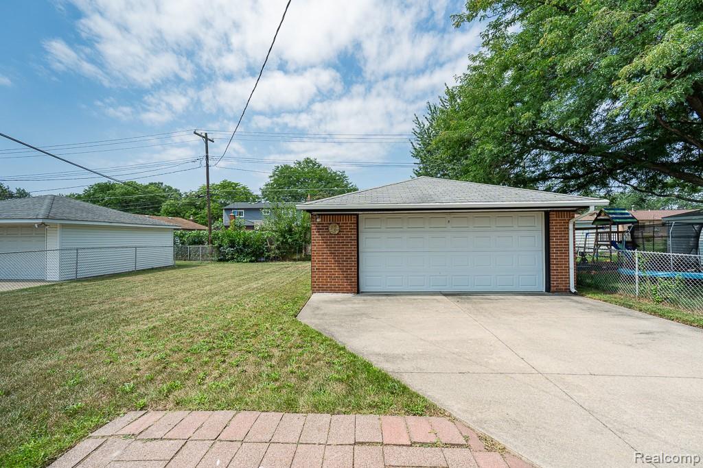 25305 Campbell Avenue Property Photo 34