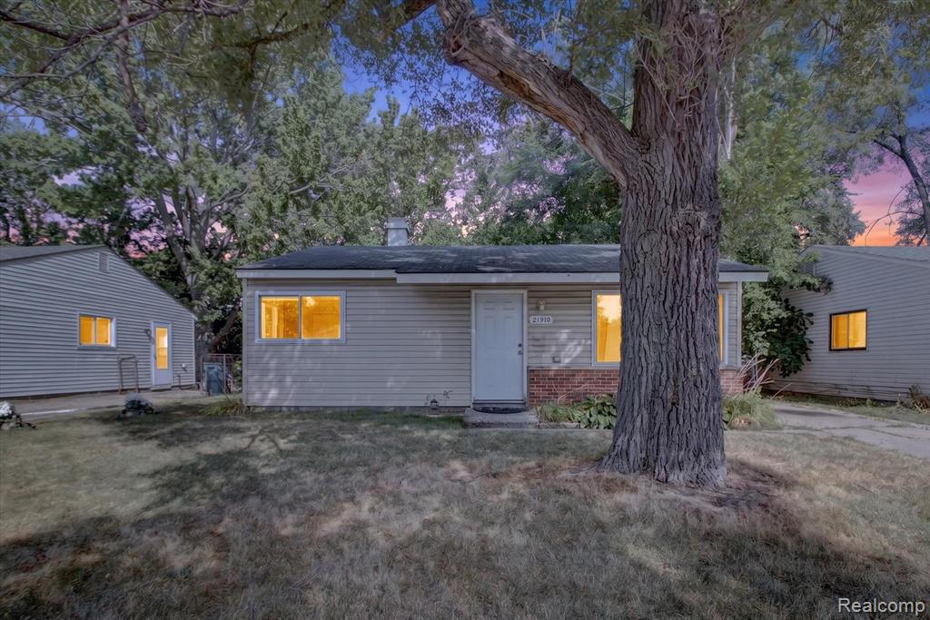 21910 Coolidge Hwy Property Photo 1