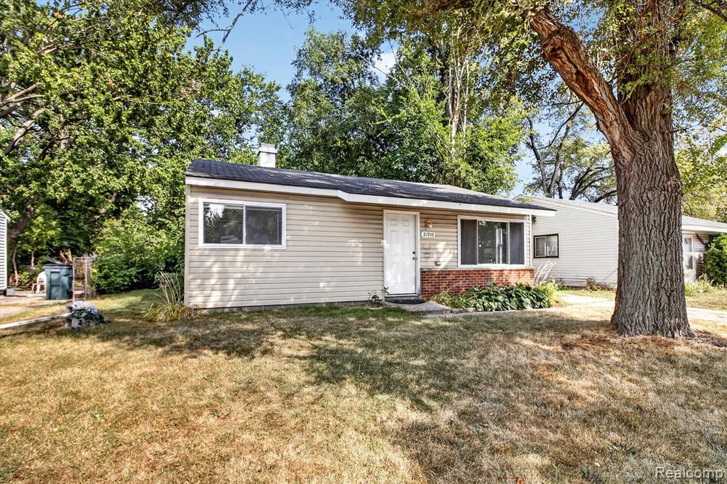 21910 Coolidge Hwy Property Photo 2