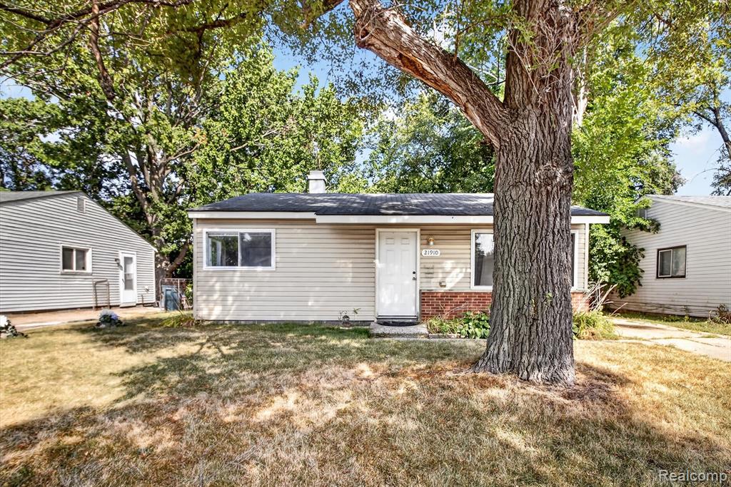 21910 Coolidge Hwy Property Photo 3
