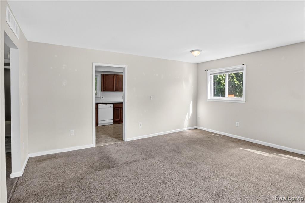 21910 Coolidge Hwy Property Photo 8