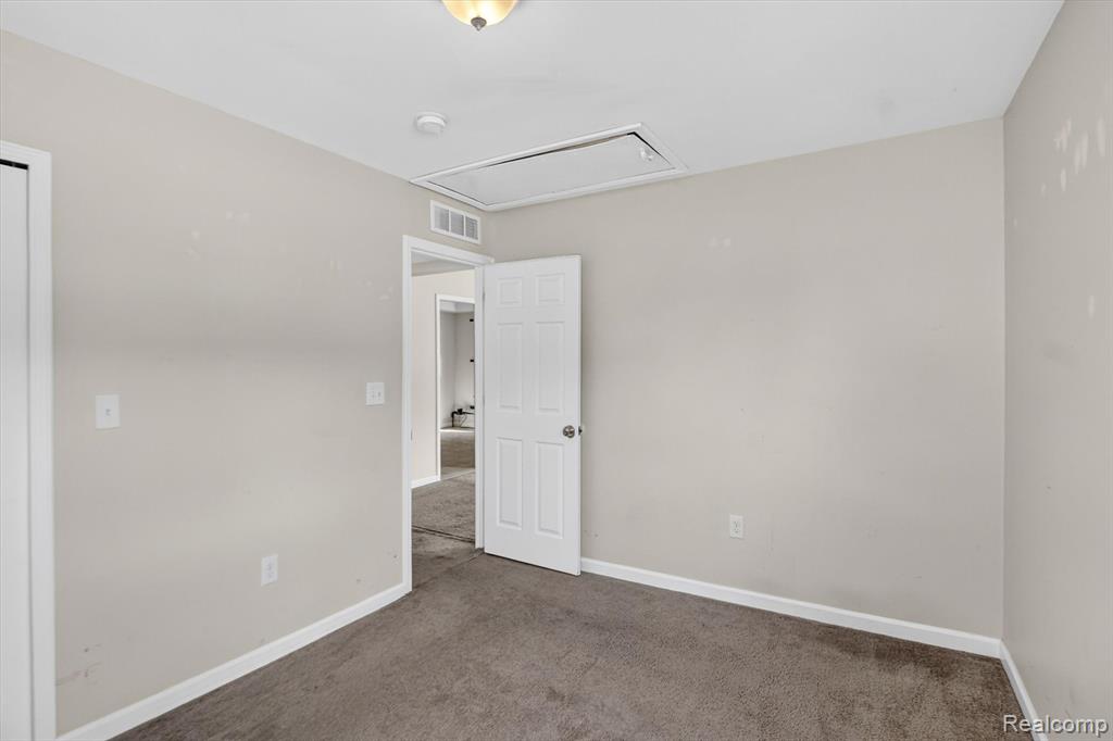21910 Coolidge Hwy Property Photo 16