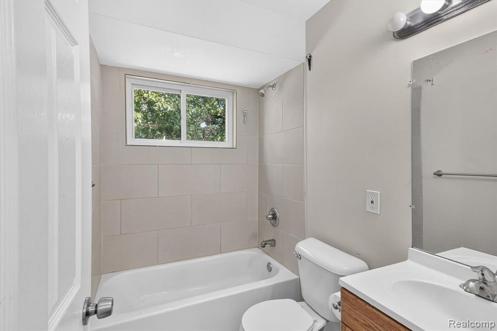 21910 Coolidge Hwy Property Photo 24