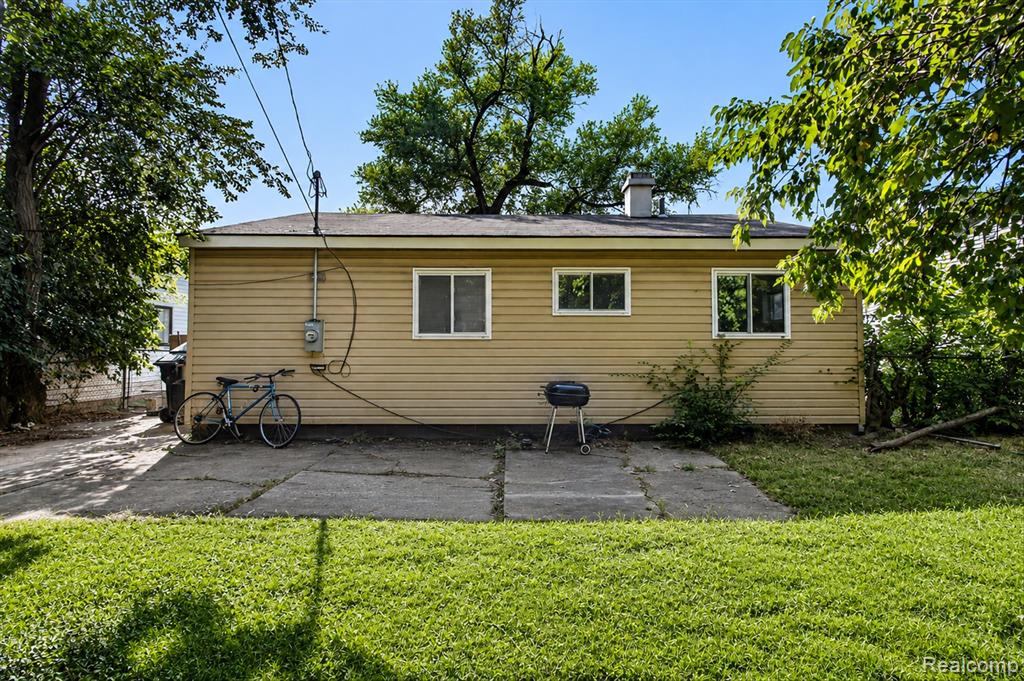 21910 Coolidge Hwy Property Photo 28