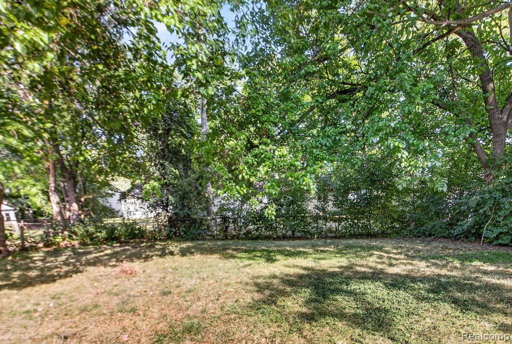 21910 Coolidge Hwy Property Photo 29