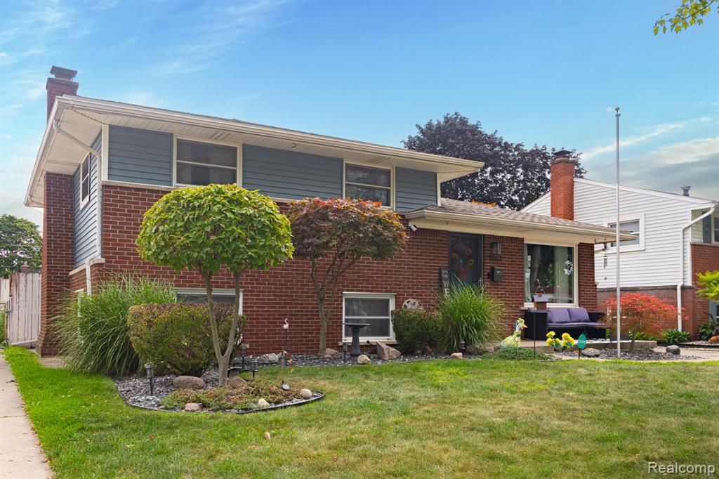 9663 Blaty Street Property Photo 1
