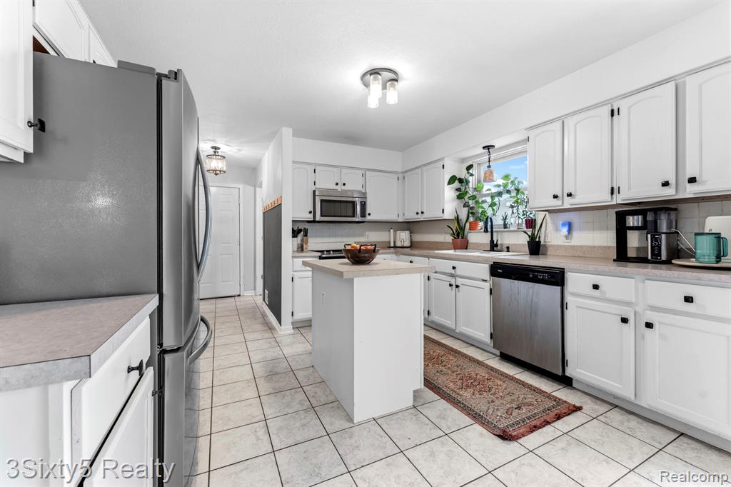 14392 Canterbury Lane Property Photo 7