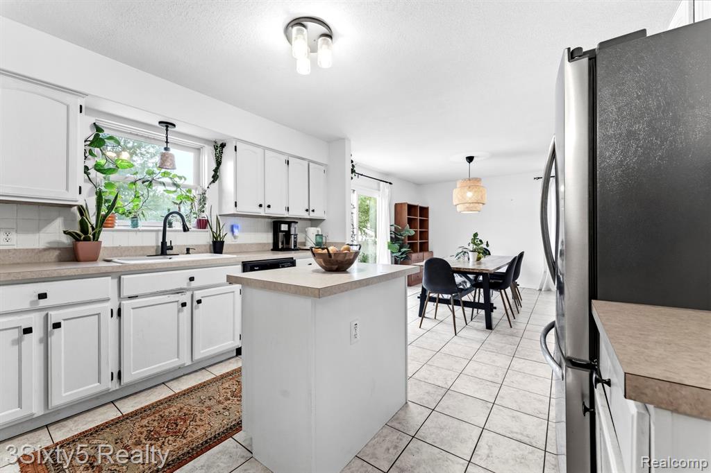 14392 Canterbury Lane Property Photo 8