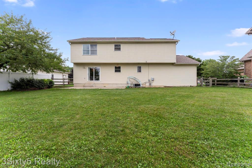 14392 Canterbury Lane Property Photo 25