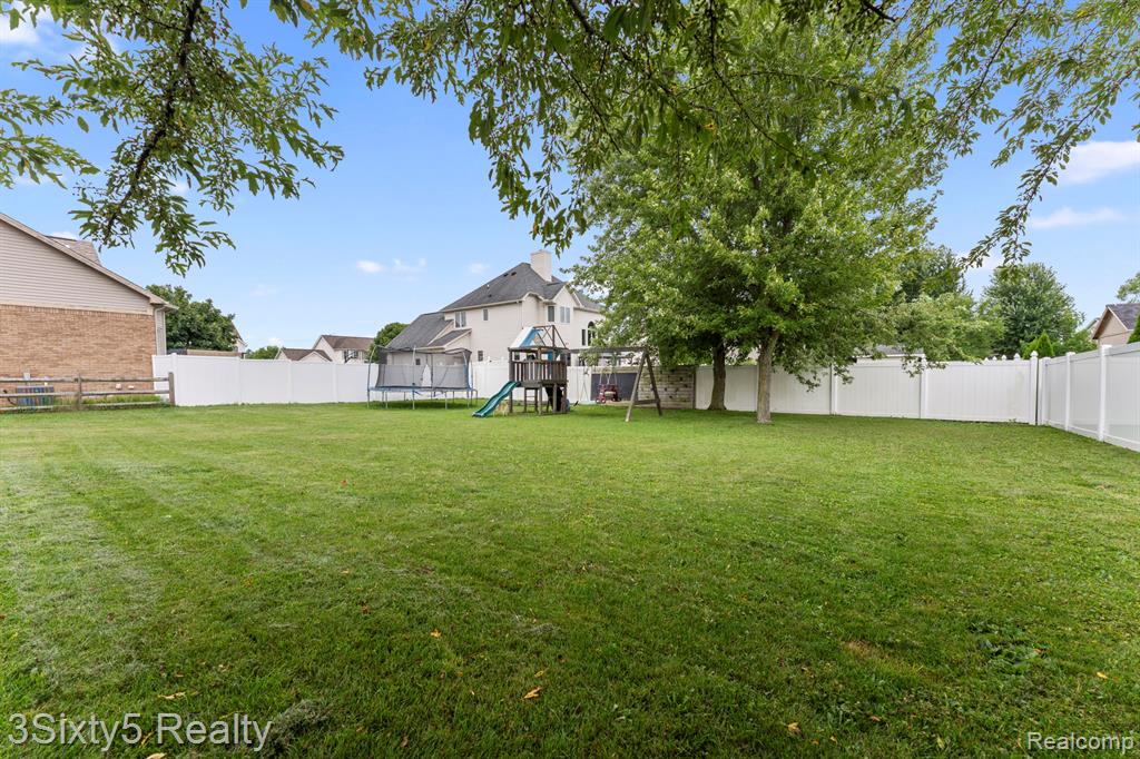 14392 Canterbury Lane Property Photo 27