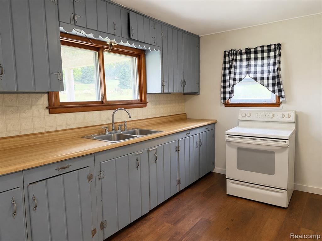 734 W Burnside Road Property Photo 8